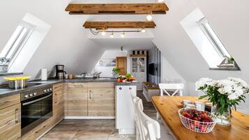 Kühlschrank, Mikrowelle, Ofen, Geschirrspüler