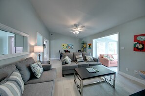 TV - Pet Friendly and Minutes from the Gulf of Mexico! (Venice)