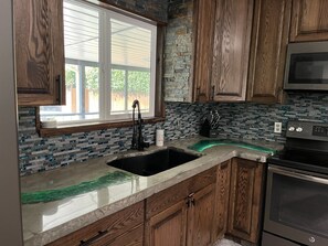 Geladeira, micro-ondas, fogão, cooktop