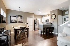 Interior - New listing! Beautiful 4 bedroom home! Lucaya Village 10 minutes from Disney! (Kissimmee)