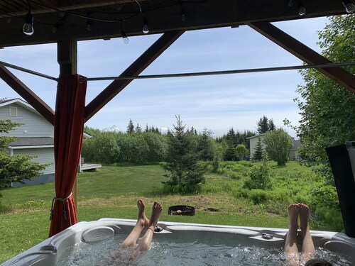 Daybreeze Vacation Home w/ Hot Tub & Gorgeous View