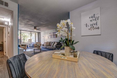 Modern Condo - Old Town Scottsdale