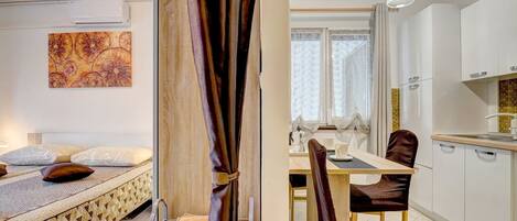 Free WiFi, bed sheets