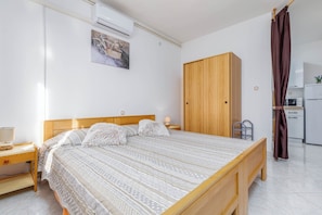1 bedroom, free WiFi, bed sheets