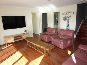 Smart TV - Lady Doris,  wifi  - Off Peak Special! (Port Vincent)