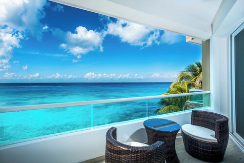 BEAUTIFUL OCEANFRONT HOME IN COZUMEL ISLAND