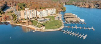 #323 Pointe - 2 Bedroom Lakefront Condo at Mariners SML