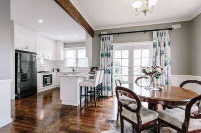 Byrne House – Well-Equipped 3BR Family Stay w/ Wi-Fi & Parking | Close to Mount Gambier Attractions