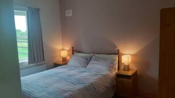 4 bedrooms, bed sheets