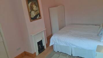 4 bedrooms, bed sheets