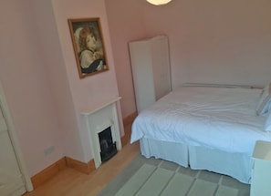 4 bedrooms, bed sheets - Primrose Cottage (Kinnitty)