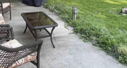 Kid Friendly 2 Bedroom Home with Washer & Dryer