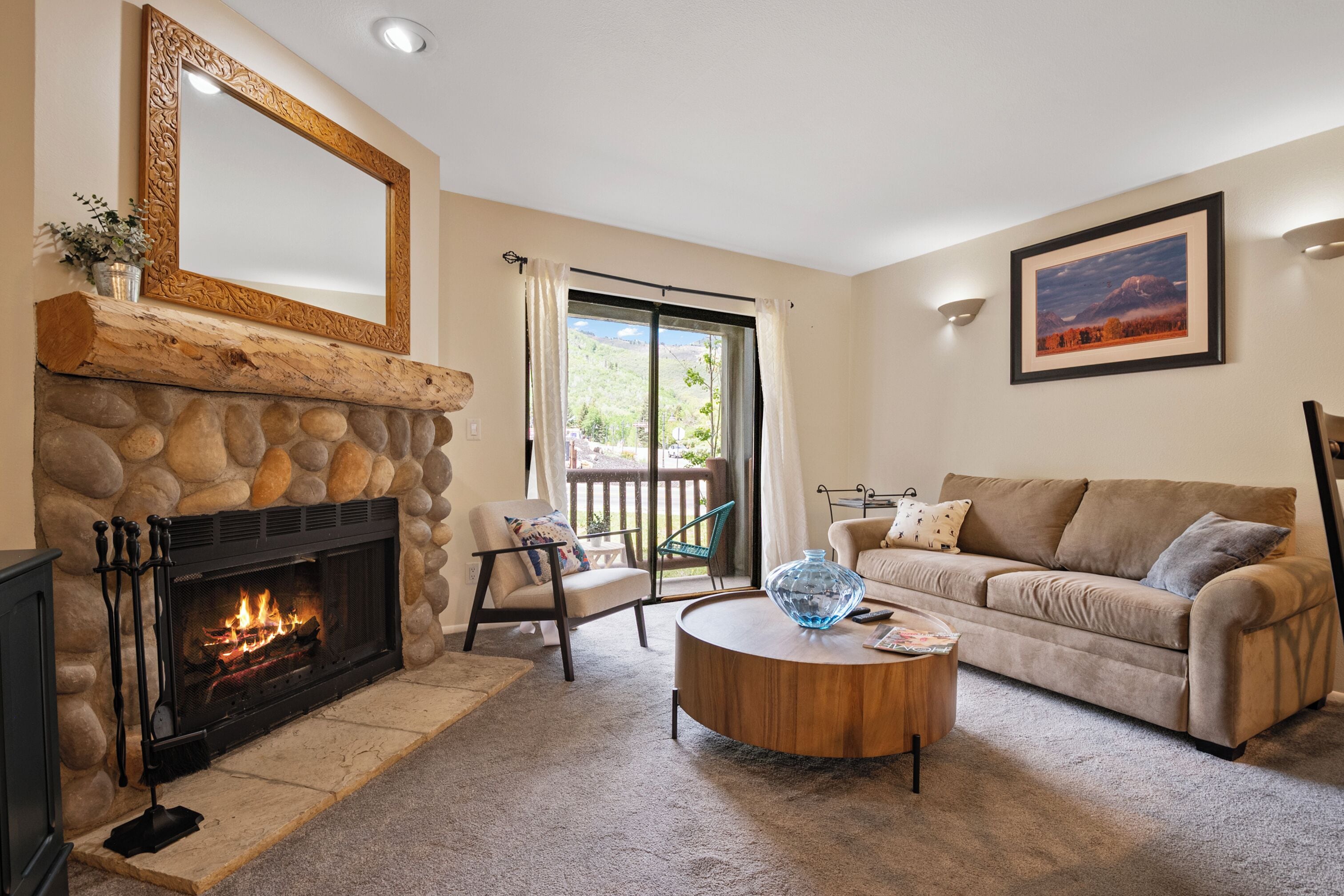 アパートメント | リビング エリア | 40 インチの薄型テレビ (ケーブル放送視聴可)、テレビ