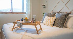 3 bedrooms, desk, iron/ironing board, free WiFi