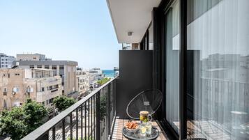 Allenby- 15 #24 | Terrace/patio