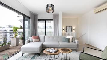 2BR duplex Apartment (Ben Yehuda #4 St.) | 起居区