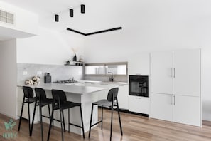 2BR Apartment (Yona Hanavi #23 St.) | Private kitchen | Full-sized fridge, microwave, oven, stovetop - HAYARKON - Superior Collection - By HOMY (Tel Aviv)