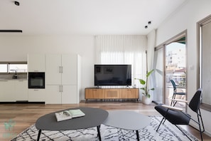 2BR Apartment (Yona Hanavi #23 St.) | Área de sala de estar