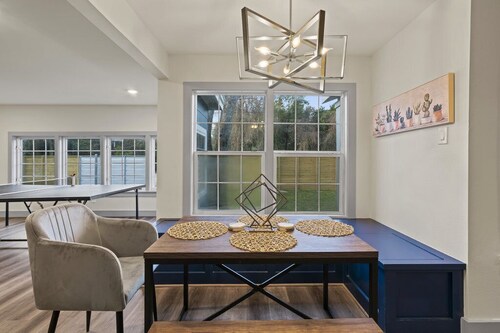 The Retreat- Family Funhouse w/Waterfront Access!