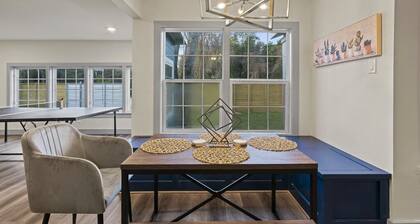 The Retreat- Family Funhouse w/Waterfront Access!