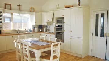 Microwave, dishwasher, cookware/dishes/utensils