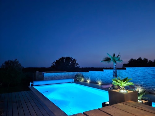 Magnificent villa Chloéline: Swimming pool and superb view