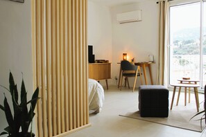 1 soverom, skrivebord, wi-fi (inkludert) og sengetøy