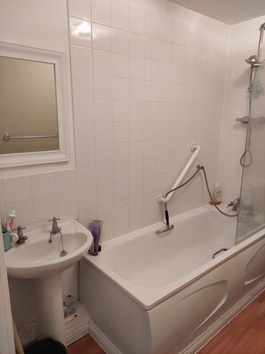 Apartment | Bathroom