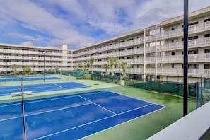 Sports court - Resort Daze-2 Bedroom, Short Walk to the Beach (Hilton Head Island)