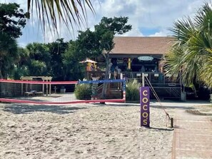 Property grounds - Resort Daze-2 Bedroom, Short Walk to the Beach (Hilton Head Island)