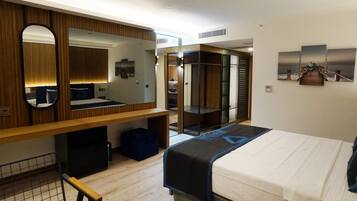 In-room safe, free WiFi