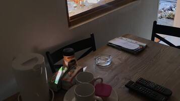 Studio | Private kitchen | Fridge, oven, stovetop, electric kettle