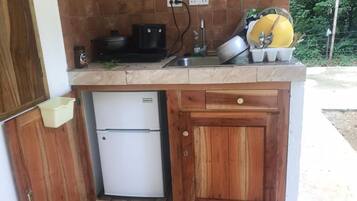 Studio | Private kitchen | Fridge, oven, stovetop, electric kettle