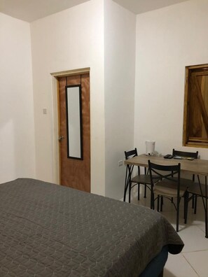 สตูดิโอ | เตารีด/โต๊ะรีดผ้า, Wi-Fi ฟรี, ผ้าปูที่นอน