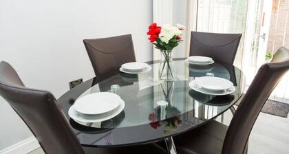 Bluewater House - Immaculate 4-bed in Greenhithe