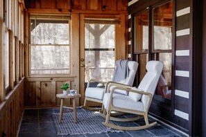 Interior - HUGE VIEWS, 10 min. to Blue Ridge, Spa Bathrooms, Hot Tub, Fire Pit, Arcade Game (Cherry Log)