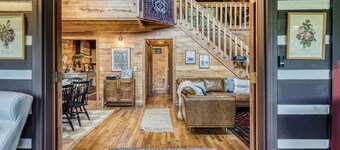 HUGE VIEWS, 10 min. to Blue Ridge, Spa Bathrooms, Hot Tub, Fire Pit, Arcade Game