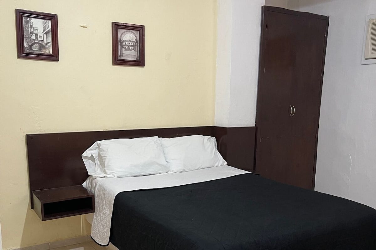 Basic Room, Ensuite, Ground Floor | Down comforters, blackout drapes, WiFi (free), bed sheets