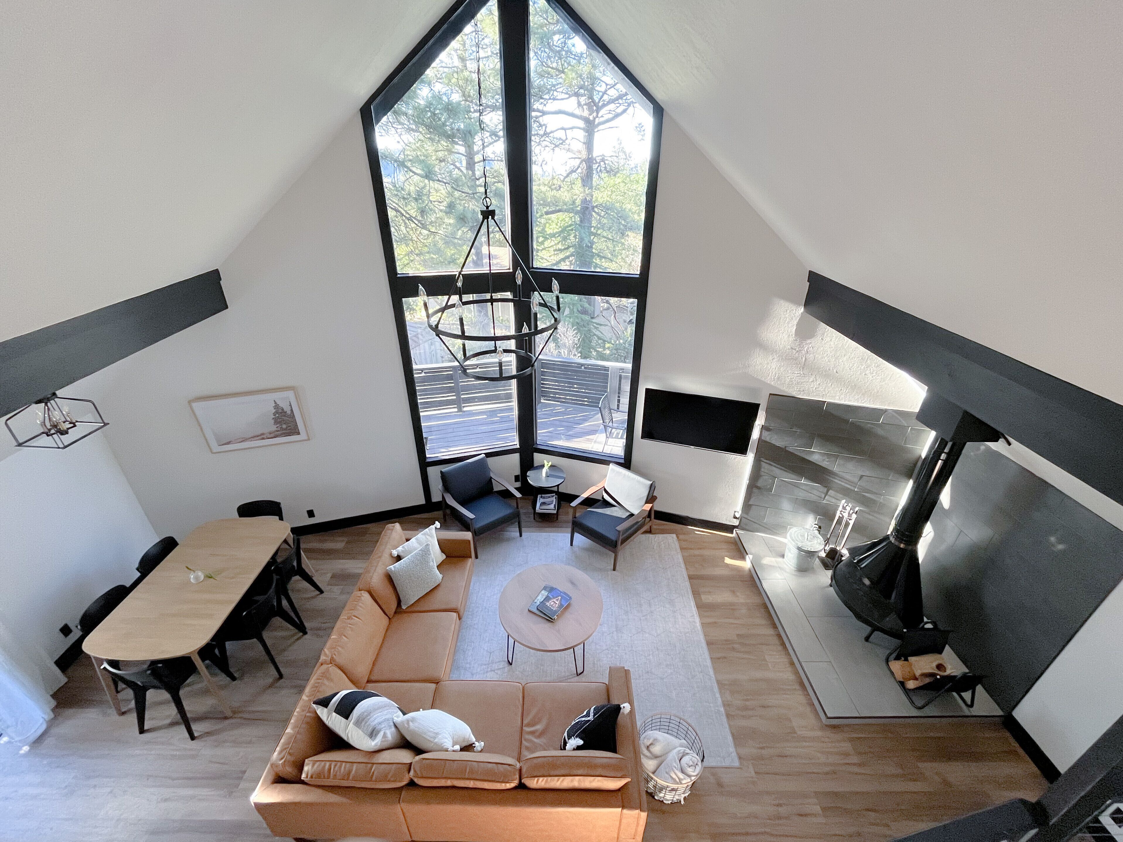 The Lost Pine: 3-Bedroom Chalet Style Cabin