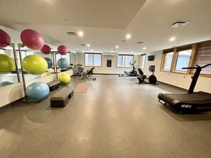 Fitness facility - New building of 4 bedroom in the Spring Creek Canmore near Banff (Canmore)