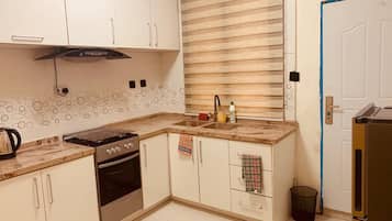 House | Private kitchen | Fridge, microwave, oven, stovetop