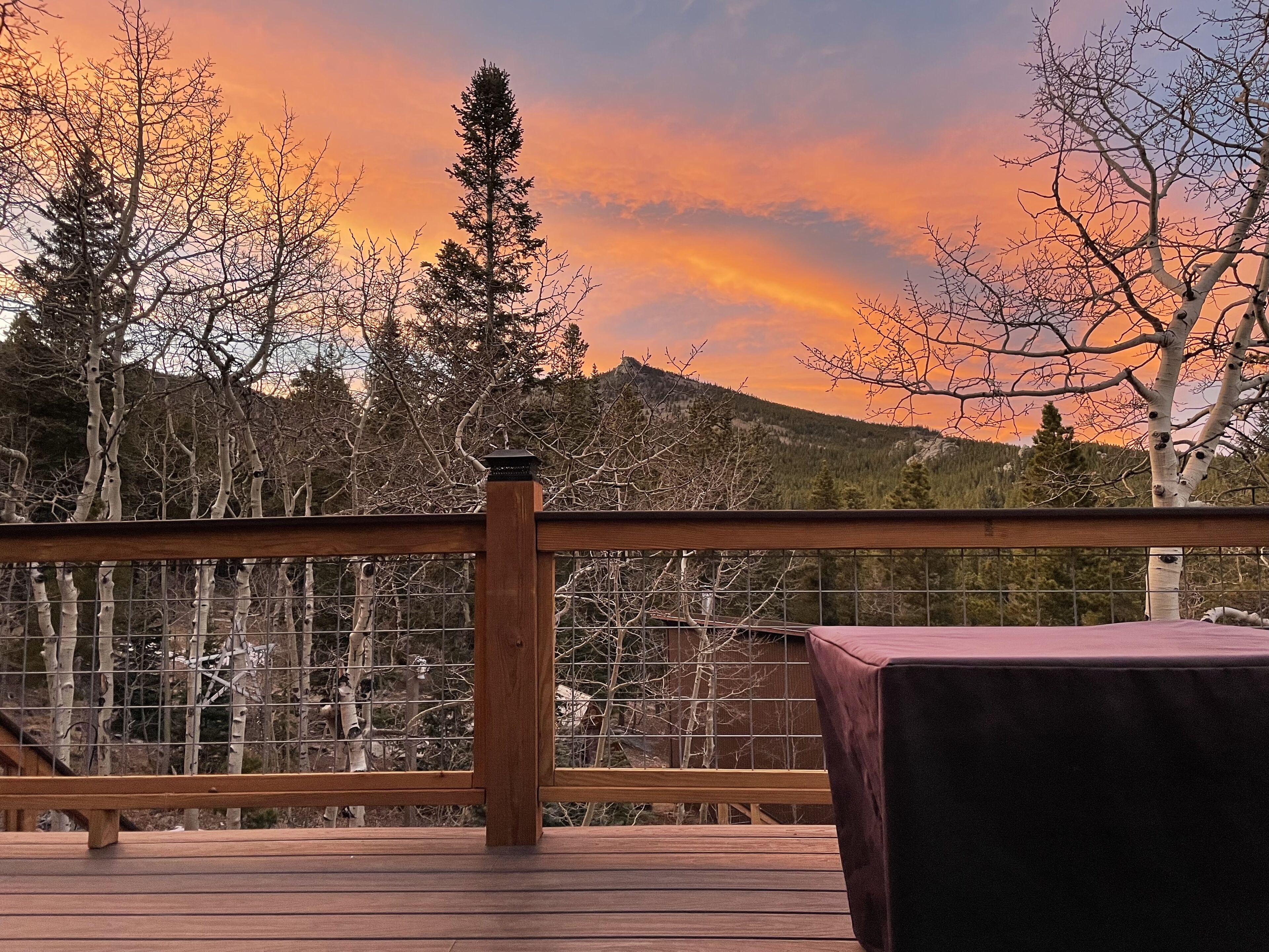 Cozy home in the Colorado mountains with hot tub-close to Denver & Boulder