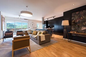 TV - 97 Penthouse Douro Valley w/ Terrace (Peso da Régua)