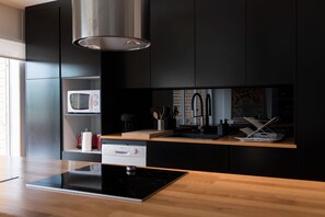 Fridge, microwave, oven, stovetop - 97 Penthouse Douro Valley w/ Terrace (Peso da Régua)