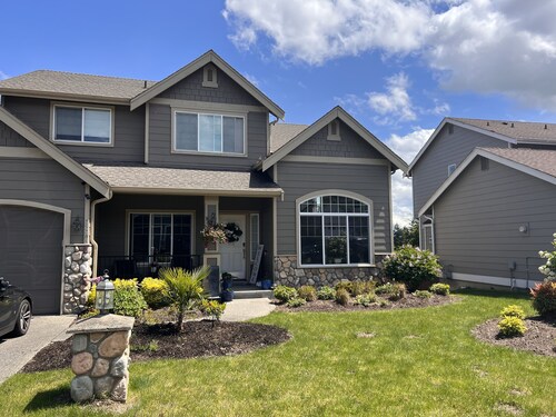 Tranquil 2 bedroom apartment with private yard and deck