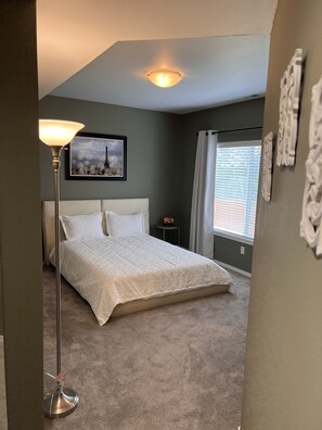 2 bedrooms, desk, iron/ironing board, free WiFi