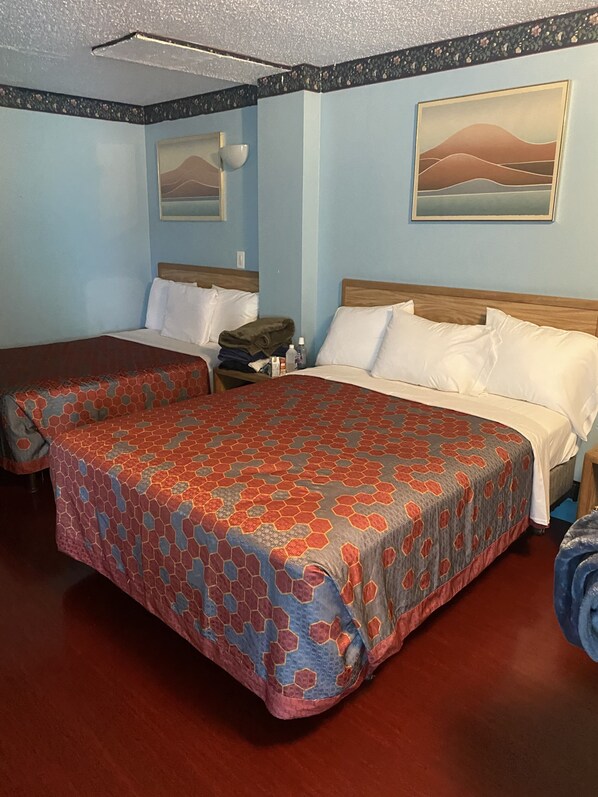 Basic Double or Twin Room | Blackout drapes, free WiFi - Chester Inn Motel - Near Adventure City  (Stanton)