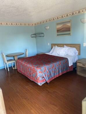 Living area - Chester Inn Motel - Near Adventure City  (Stanton)