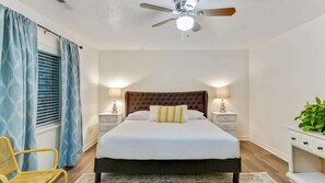 6 slaapkamers, een strijkplank/strijkijzer, babybedden, reisbedje