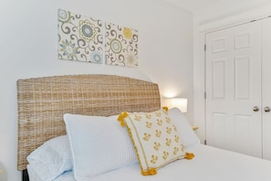 6 bedrooms, iron/ironing board, cribs/infant beds, WiFi (free)
